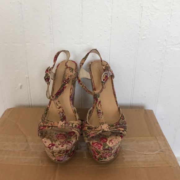 Breckelles Shoes - Floral Wedges